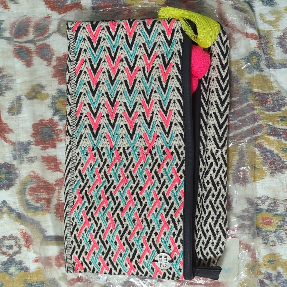 Pura Vida Summer clutch